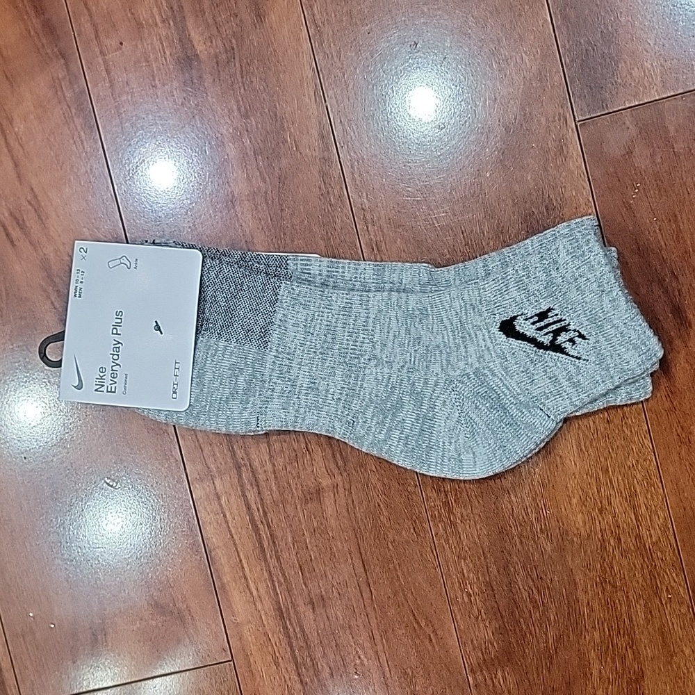 NWT UNISEX 2pk Nike dri-fit Ankle Socks